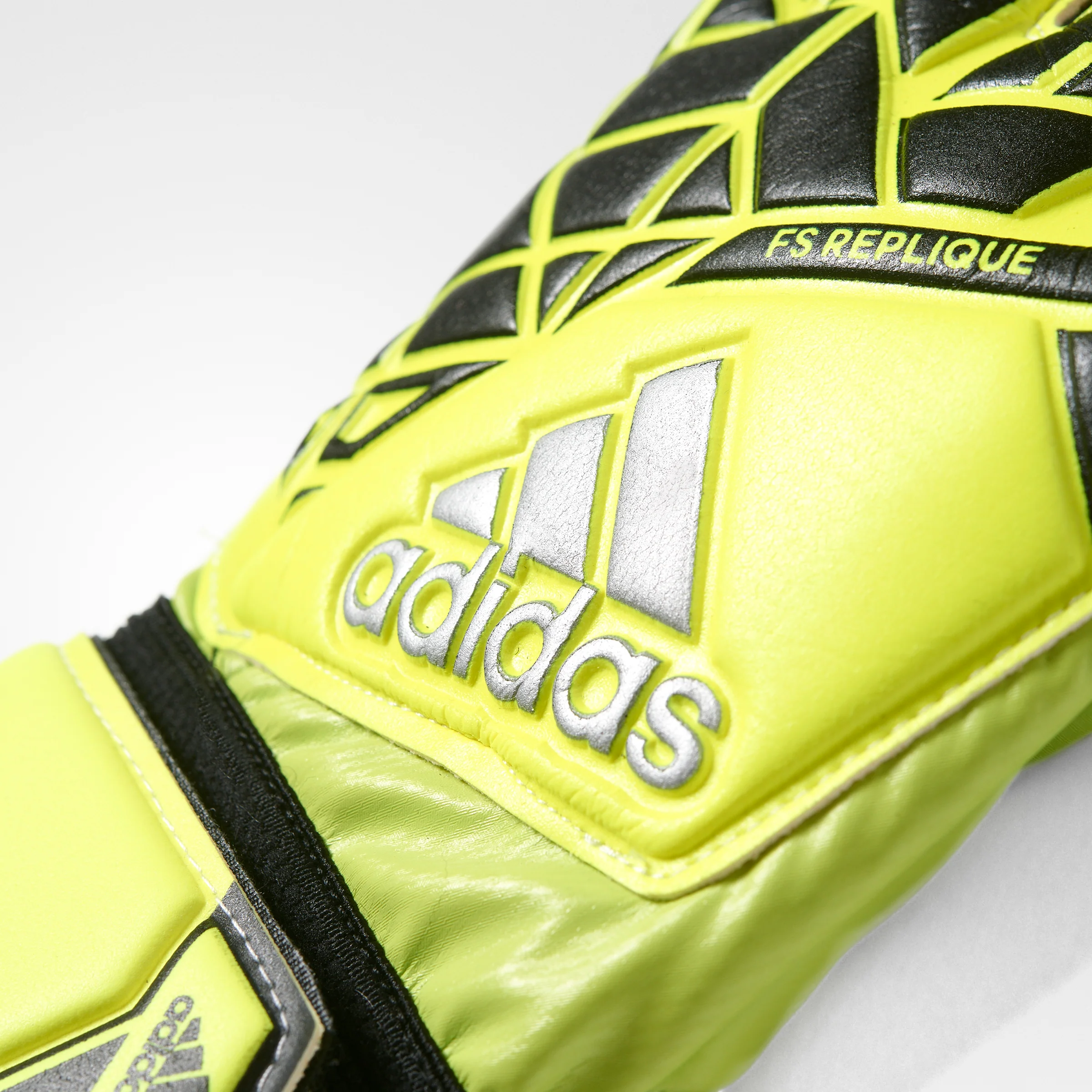 Adidas ACE Fingersave Goalkeeper Gloves - Image 2